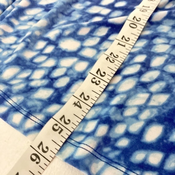 Davina Women Blue Sleeveless Blouse - Picture 5 of 5